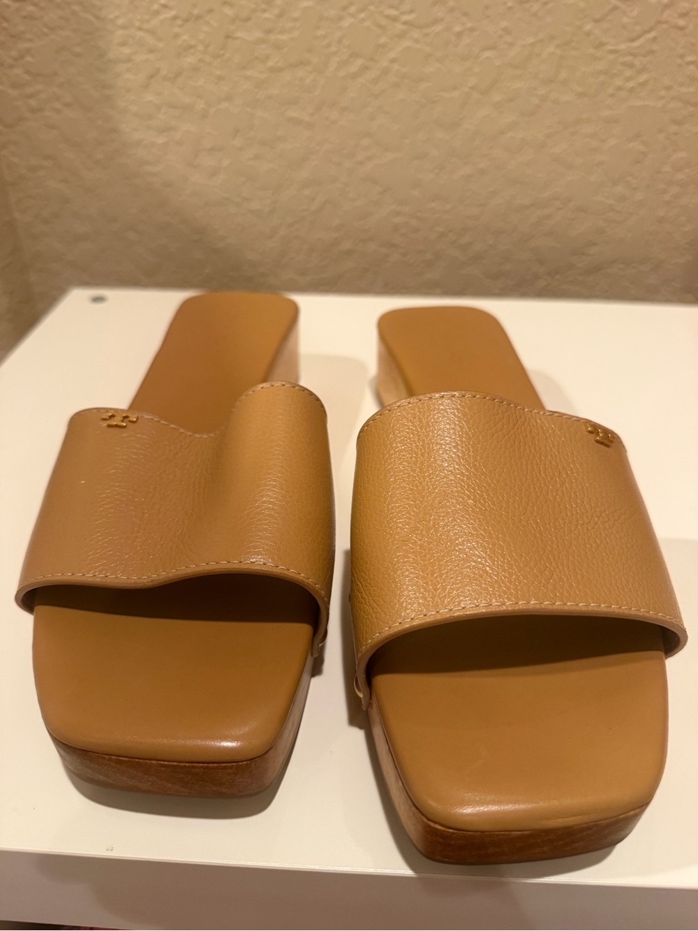 New Tory Burch Cognac Leather Wide Strap Platform  Sandals